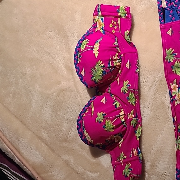 5/$25 Hollister bikini set - Picture 3 of 8